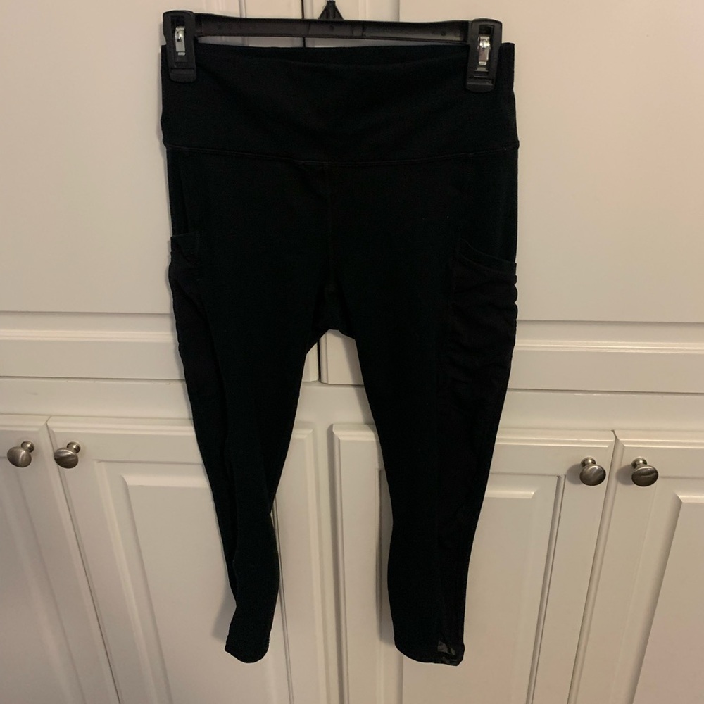 Fabletics Cropped athletic leggings